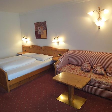 Hotel Zum Wolf Кастелрото Екстериор снимка