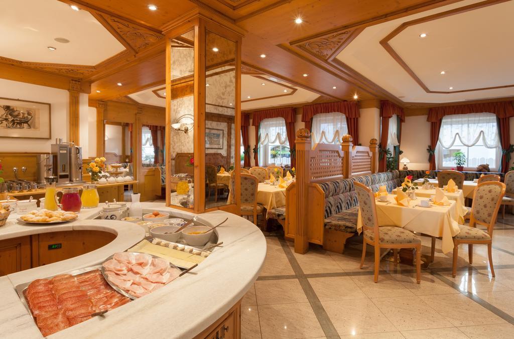 Hotel Zum Wolf Кастелрото Екстериор снимка