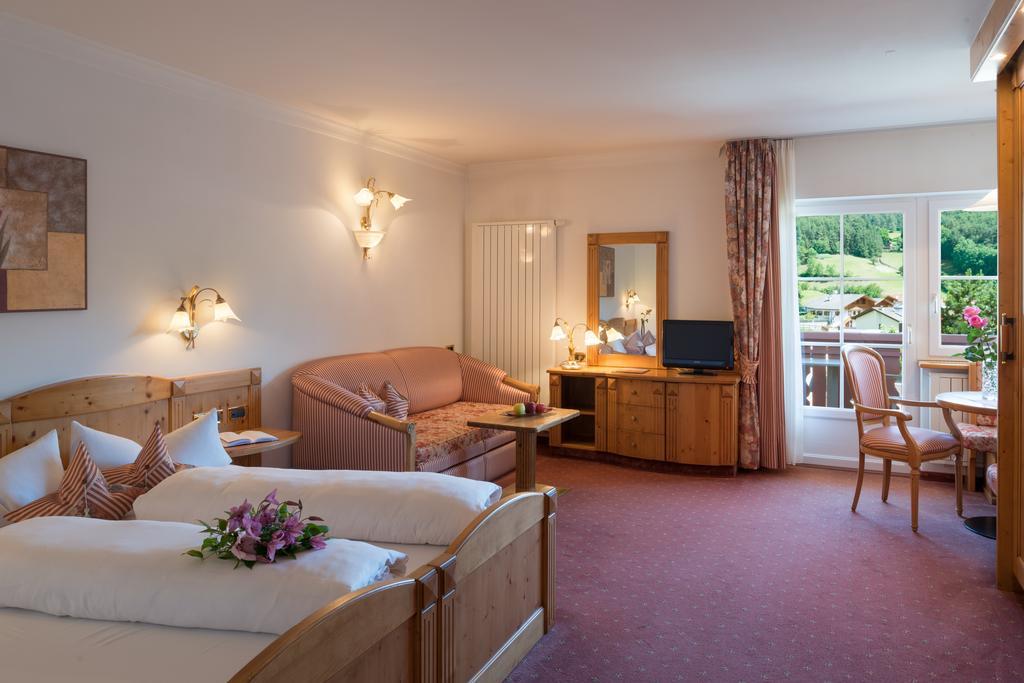 Hotel Zum Wolf Кастелрото Стая снимка