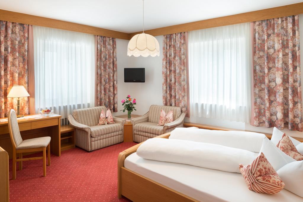 Hotel Zum Wolf Кастелрото Стая снимка
