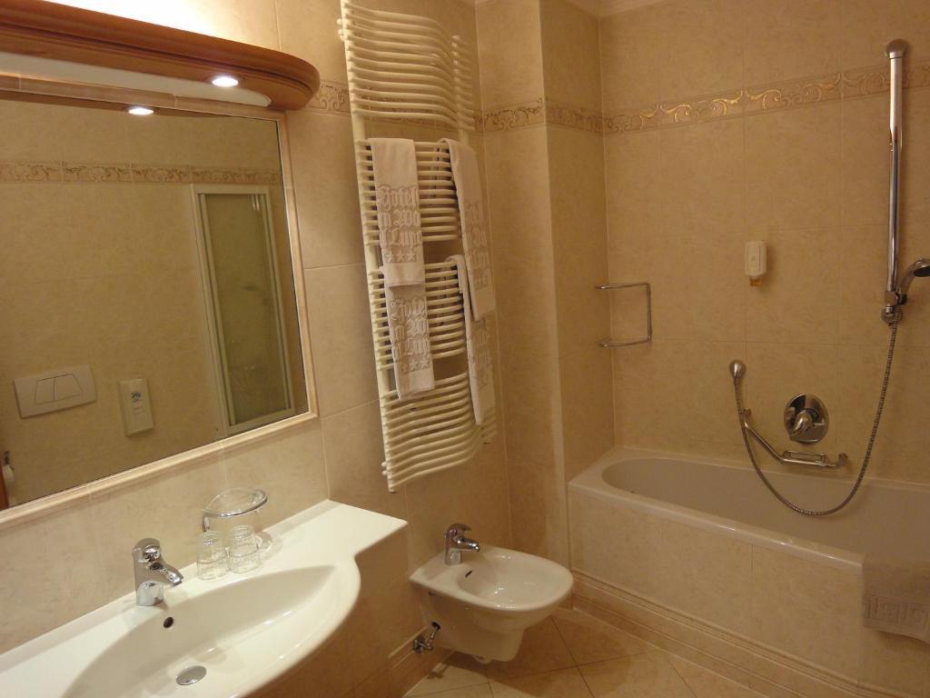 Hotel Zum Wolf Кастелрото Стая снимка