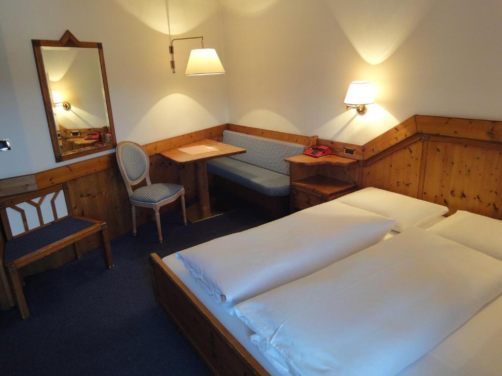 Hotel Zum Wolf Кастелрото Стая снимка