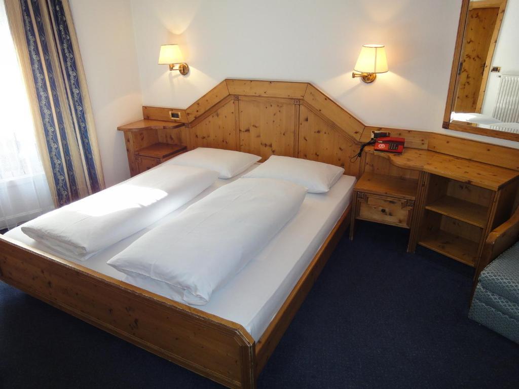 Hotel Zum Wolf Кастелрото Стая снимка