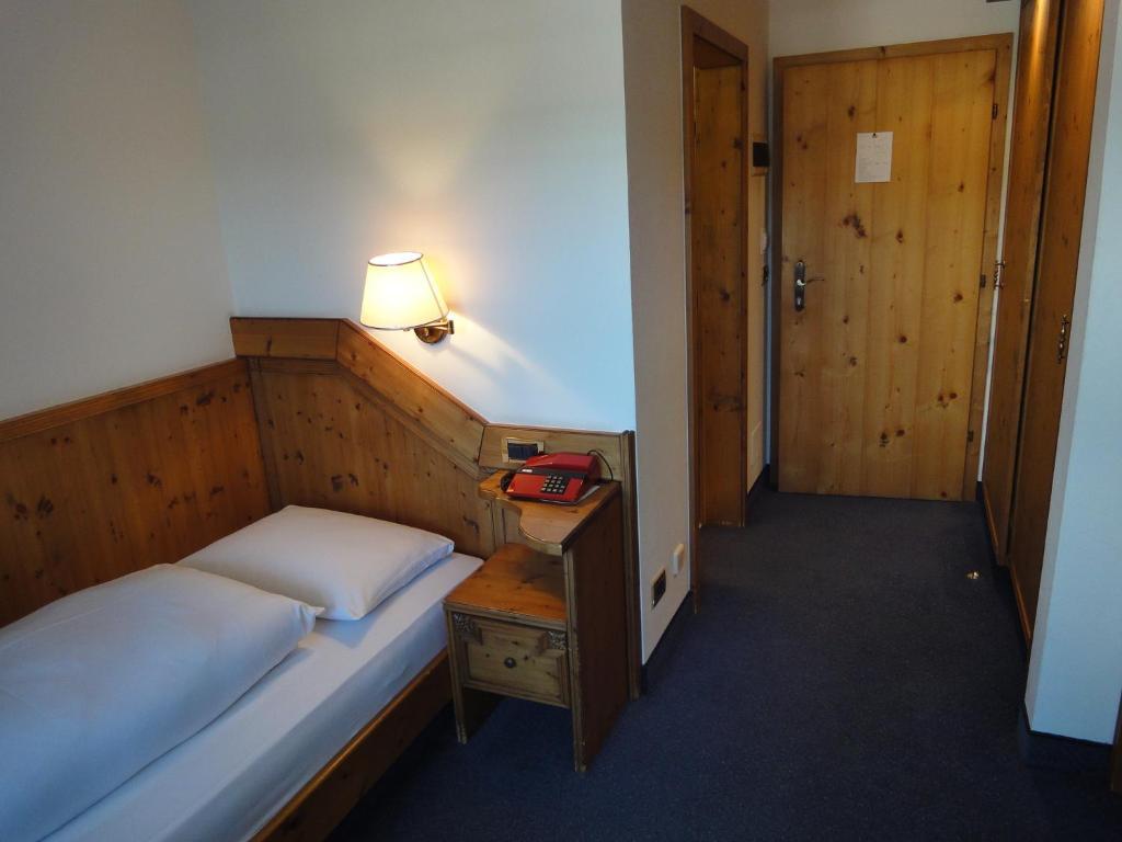 Hotel Zum Wolf Кастелрото Стая снимка