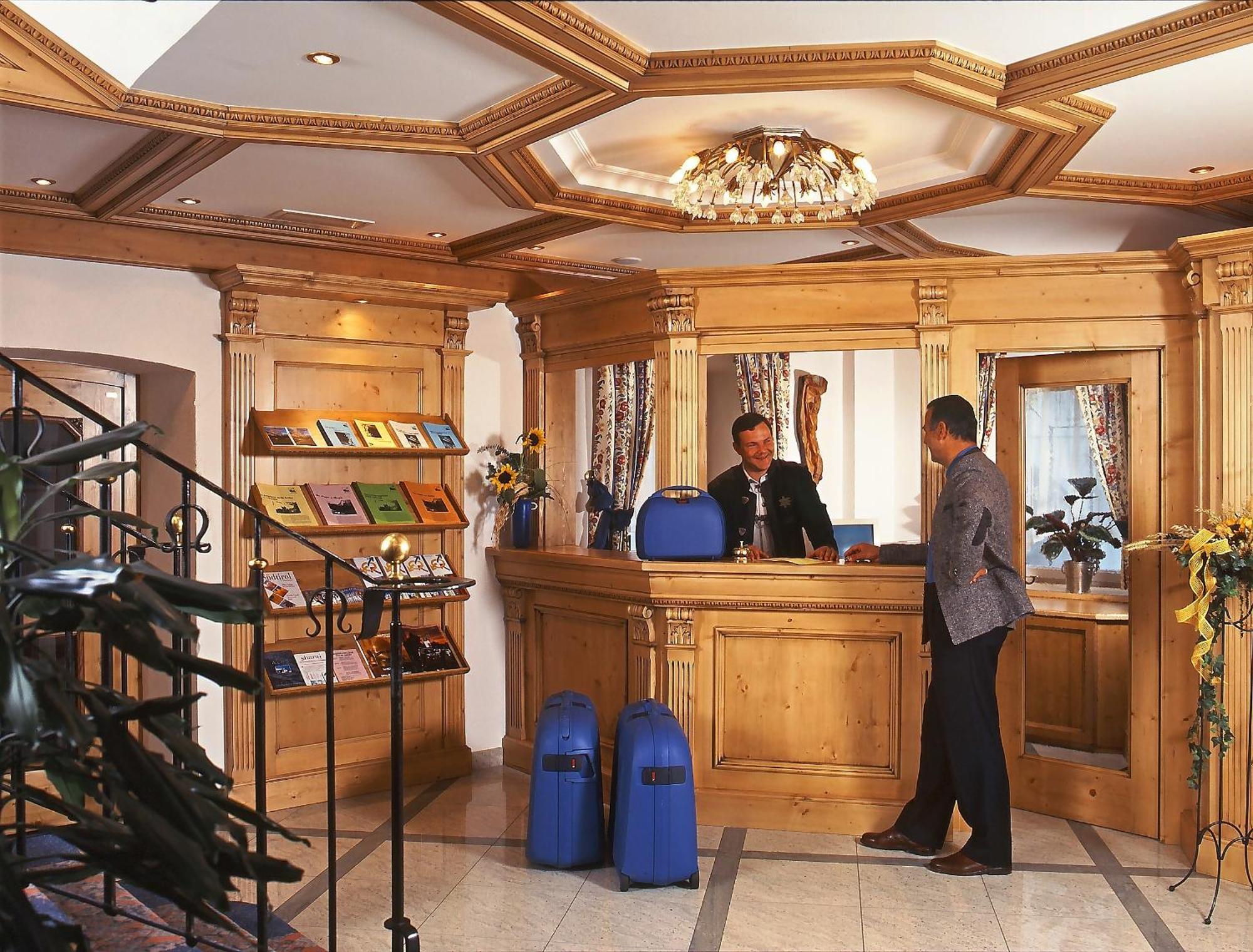 Hotel Zum Wolf Кастелрото Екстериор снимка