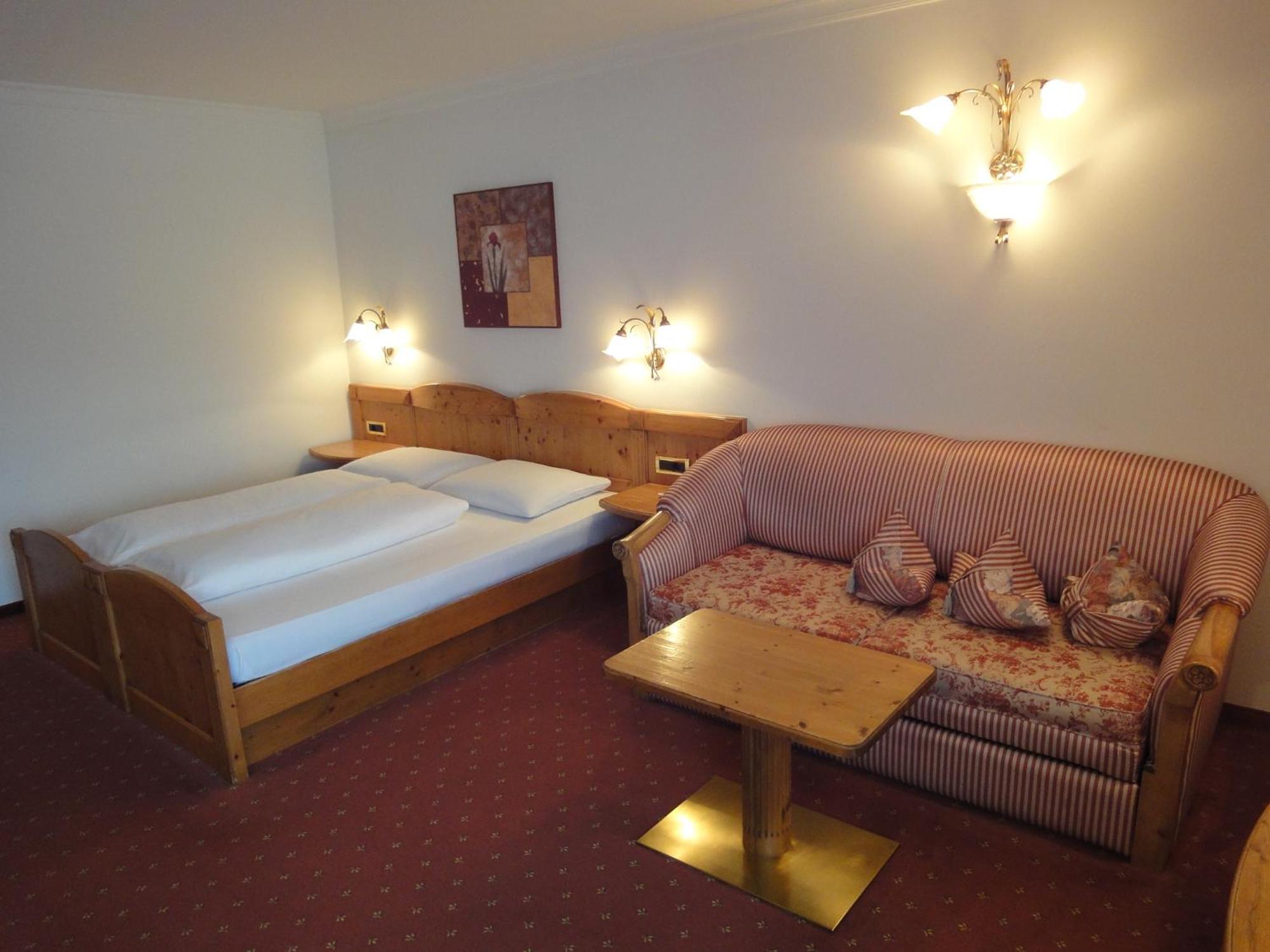 Hotel Zum Wolf Кастелрото Екстериор снимка